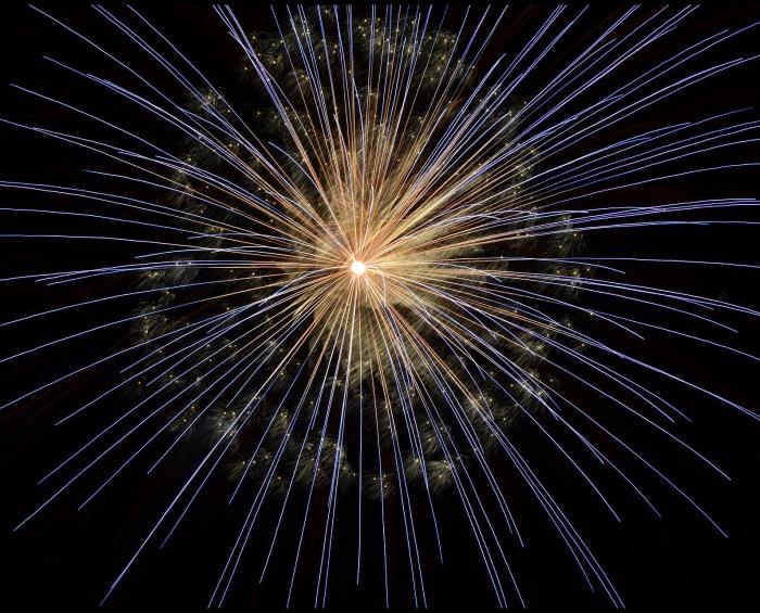 fireworks-102971_1920 (1)